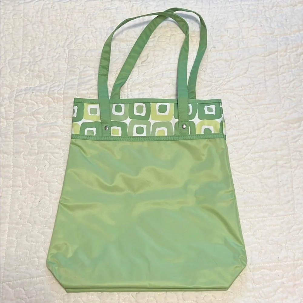 NWOT Clinique Green Tote Bag with Decorative Pattern
